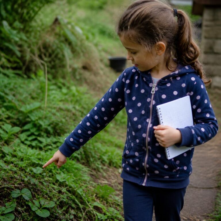 5 Mini STEM Missions for Kids in the Backyard (Easy Outdoor Science Ideas)
